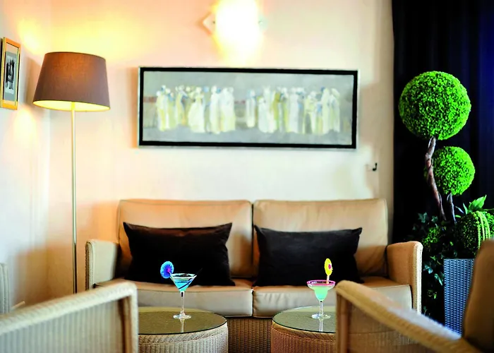 卡罗琳别墅蓝色假日酒店 酒店 La Baule