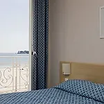 Bleues Caroline Hotel