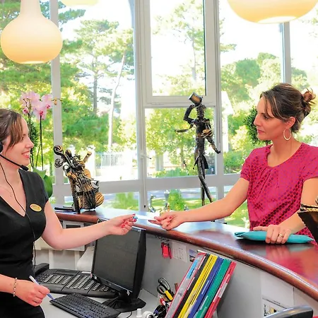 Bleues Caroline Hotel