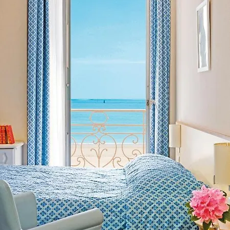 Bleues Caroline Otel 3*