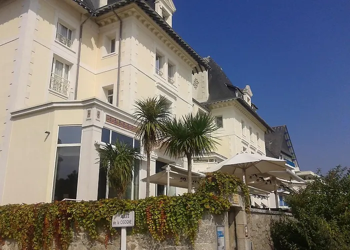 Bleues Caroline Hotel 3*