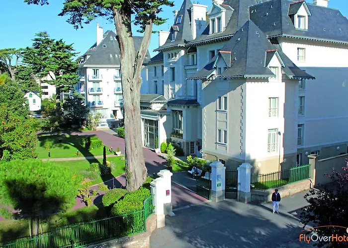 Bleues Caroline מלון